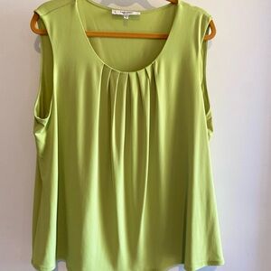 Pleione Women's Green Sleeveless Top